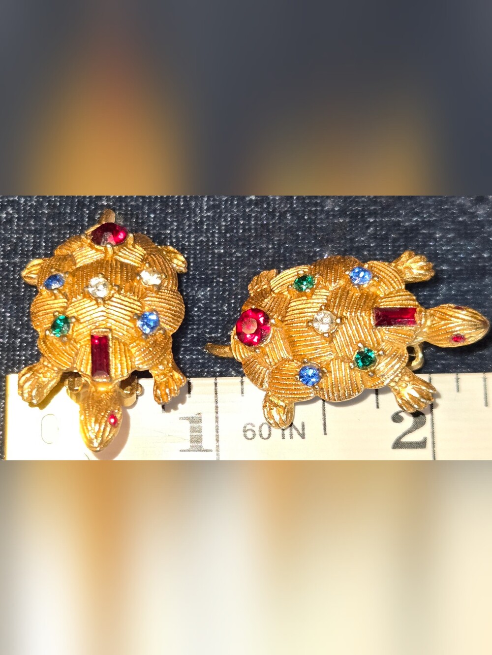 ‼️SOLD‼️Vintage Golden Turtle Clip-On Earrings With Multi Colored Rhinestones - Picture 4 of 8